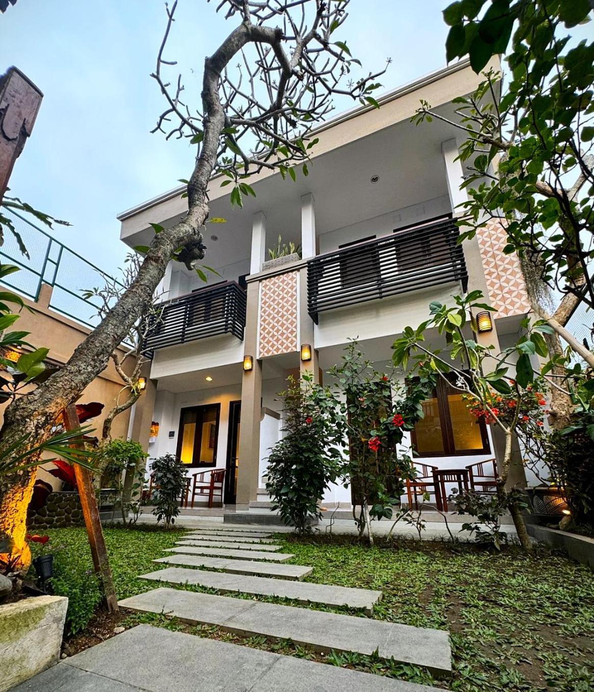 Ubud Gata Guest House Buitenkant foto